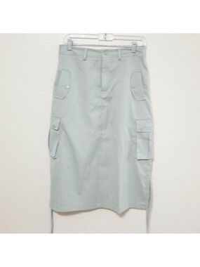 Modern style skirt midi light gray 4 pockets on the front &one on the back .S/M